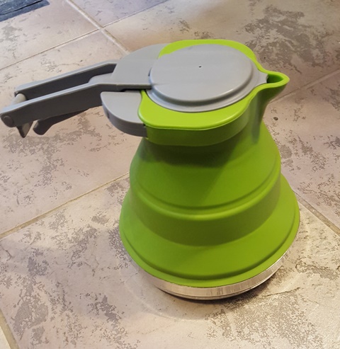Collapsible latex kettle