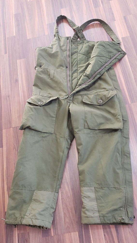 NEW Canadian Army Xtreme ColdOveralls Super Deluxe! Mens Goretex Short/Small 