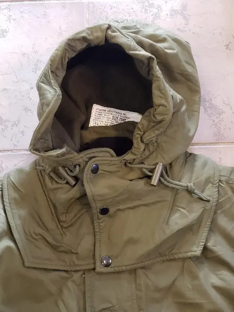Canadian Army Combat Parka, extreme cold -REGULAR MEDIUM - Army Issue