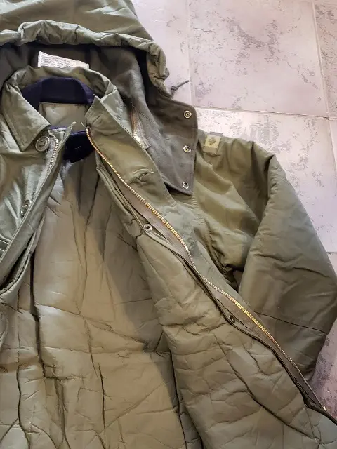 Canadian Army Combat Parka, extreme cold -REGULAR MEDIUM - Army Issue