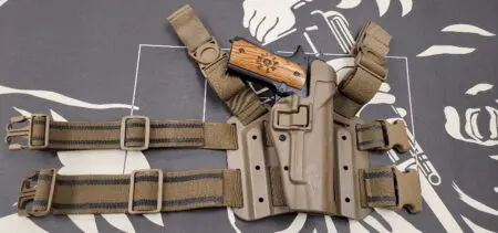Blackhawk drop-leg serpa holster (1911 & Clones) Browning Hi-Power in FDE (Copy)