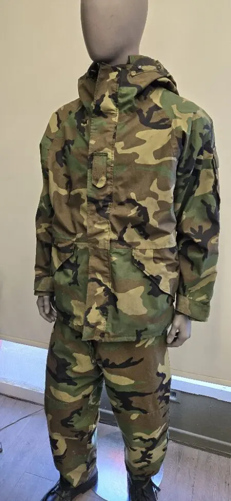 US Army M81 woodland ECWCS GoreTex suit  Large Regular