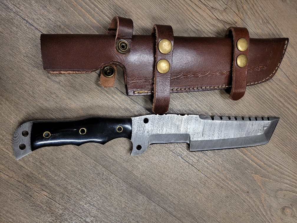 Black Gold Tracker Tanto