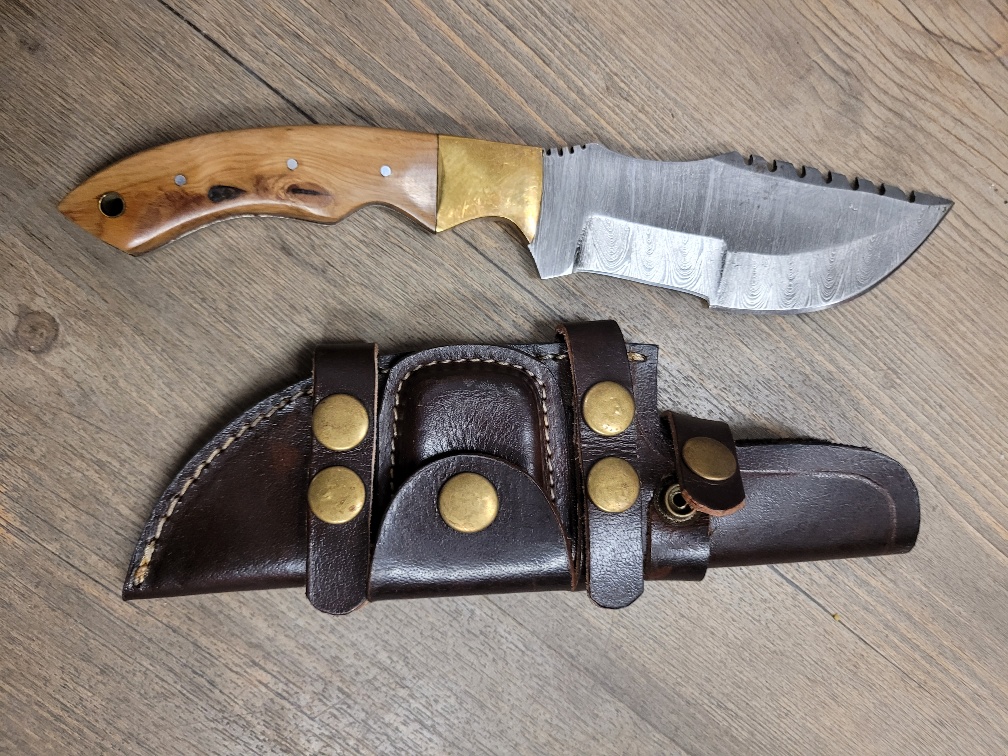 Black Gold Tracker knife